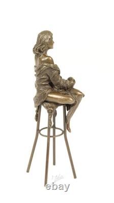 Sculpture d'une Dame sur barchair Art déco en bronze d'après Pierre Colinet