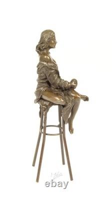 Sculpture d'une Dame sur barchair Art déco en bronze d'après Pierre Colinet