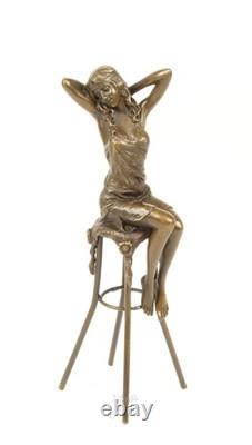 Sculpture d'une Dame sur barchair Art déco en bronze d'après Pierre Colinet