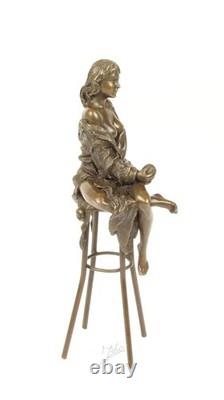 Sculpture d'une Dame sur barchair Art déco en bronze d'après Pierre Colinet