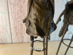 Sculpture deux Femmes sur un tabouret en bronze Art déco Signée