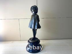 Sculpture en bronze Art Déco Fille avec sac d'après Alex Kelety