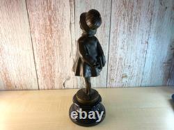 Sculpture en bronze Art Déco Fille avec sac d'après Alex Kelety