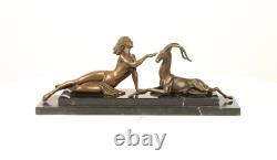 Sculpture en bronze Art Déco d'une femme avec une antilope d'après A. Vitaleh