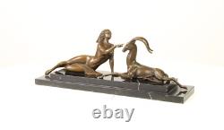 Sculpture en bronze Art Déco d'une femme avec une antilope d'après A. Vitaleh