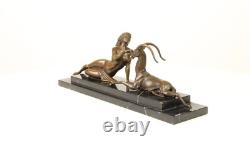 Sculpture en bronze Art Déco d'une femme avec une antilope d'après A. Vitaleh