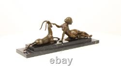 Sculpture en bronze Art Déco d'une femme avec une antilope d'après A. Vitaleh