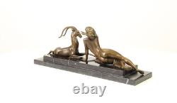 Sculpture en bronze Art Déco d'une femme avec une antilope d'après A. Vitaleh