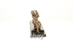 Sculpture en bronze Art Déco d'une femme avec une antilope d'après A. Vitaleh