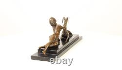 Sculpture en bronze Art Déco d'une femme avec une antilope d'après A. Vitaleh