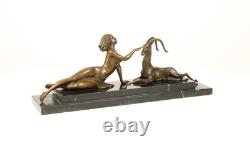 Sculpture en bronze Art Déco d'une femme avec une antilope d'après A. Vitaleh