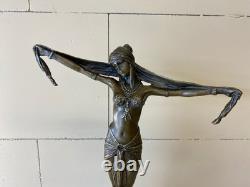 Sculpture en bronze Art Déco danseuse avec écharpe d'après Demetre Chiparus
