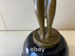 Sculpture en bronze Art Déco danseuse avec écharpe d'après Demetre Chiparus Sculpture en bronze Art Déco danseuse avec écharpe d'après Demetre Chiparus