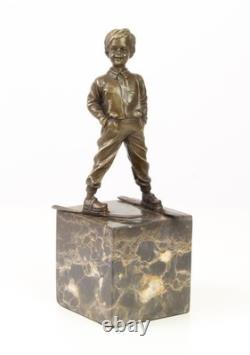 Sculpture en bronze Art déco un garçon avec des skis d'après Ferdinand Preiss