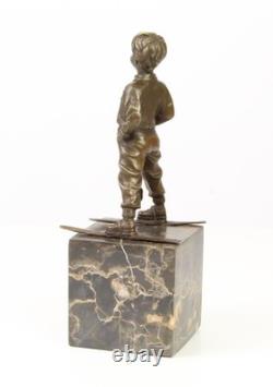 Sculpture en bronze Art déco un garçon avec des skis d'après Ferdinand Preiss