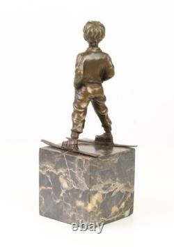 Sculpture en bronze Art déco un garçon avec des skis d'après Ferdinand Preiss