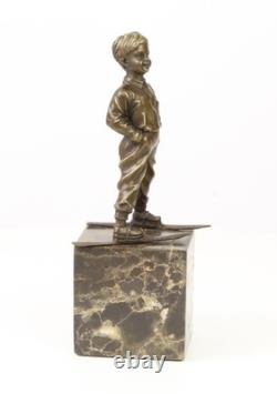 Sculpture en bronze Art déco un garçon avec des skis d'après Ferdinand Preiss