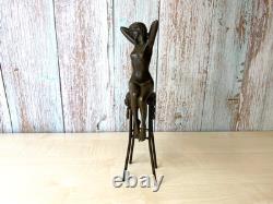 Sculpture en bronze Femme sur un tabouret Art déco d'après Demetre Chiparus