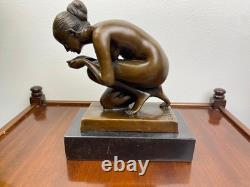 Sculpture en bronze d'une Femme La Buveuse Art déco d'après E. Wenck