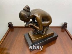 Sculpture en bronze d'une Femme La Buveuse Art déco d'après E. Wenck