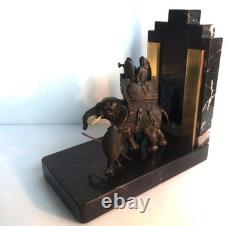 Serre-livre Art déco en bronze patiné L'Éléphant de guerre d'Hannibal France