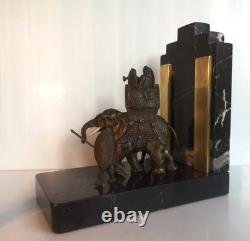 Serre-livre Art déco en bronze patiné L'Éléphant de guerre d'Hannibal France