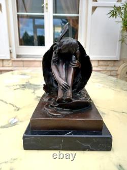 Statue Bronze Style Art Deco-jeune Femme Sortant D'un Oeuf-d'apres Bruno Zach