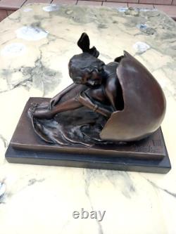Statue Bronze Style Art Deco-jeune Femme Sortant D'un Oeuf-d'apres Bruno Zach