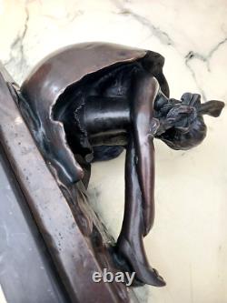 Statue Bronze Style Art Deco-jeune Femme Sortant D'un Oeuf-d'apres Bruno Zach