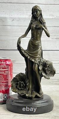 Statue De Collection Fille De Lys En Bronze Art Déco Signée Moreau Avec Fleurs