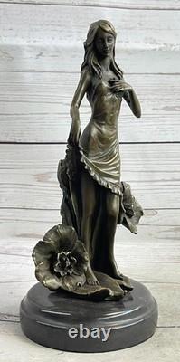 Statue De Collection Fille De Lys En Bronze Art Déco Signée Moreau Avec Fleurs