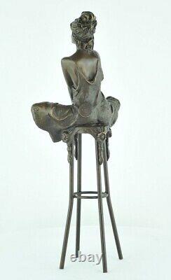 Statue Sculpture Demoiselle Sexy Style Art Deco Style Art Nouveau Bronze massif