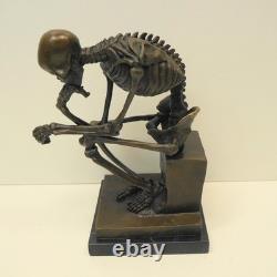 Statue Sculpture Le penseur Grand Squelette Style Art Deco Style Art Nouveau Bro