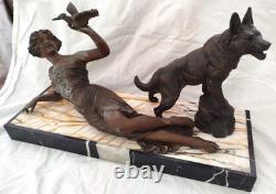Statue bronze Art Déco femme allongée oiseau tourterelle chien berger allemand