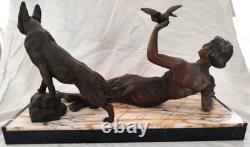 Statue bronze Art Déco femme allongée oiseau tourterelle chien berger allemand