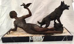 Statue bronze Art Déco femme allongée oiseau tourterelle chien berger allemand Statue bronze Art Déco femme allongée oiseau tourterelle chien berger allemand