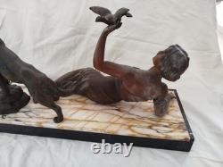 Statue bronze Art Déco femme allongée oiseau tourterelle chien berger allemand