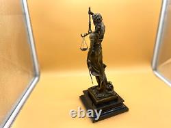 Statue de la Justice en bronze Art déco Sur un marbre noir d'après mayer