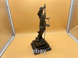 Statue de la Justice en bronze Art déco Sur un marbre noir d'après mayer