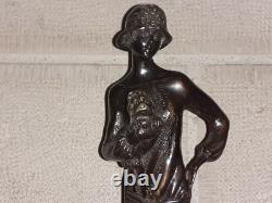 Statuette bronze femme élégante au petit chien style 1920 Années Folles ART DECO