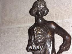 Statuette bronze femme élégante au petit chien style 1920 Années Folles ART DECO