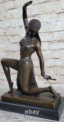 This Un Rare Art Déco Bronze Patiné Et Sculpté Modèle De Un Exotique Danseuse
