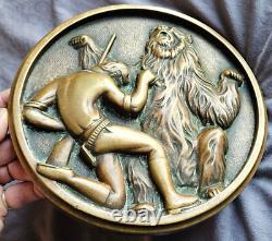 Tondo, bas relief en bronze ART DECO Chasseur et Ours Dlg Roncourt Brault