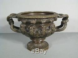Vase En Bronze Style Antique Décor Vigne Bacchus Vase De Warwick Villa Hadrien