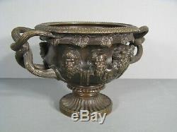 Vase En Bronze Style Antique Décor Vigne Bacchus Vase De Warwick Villa Hadrien