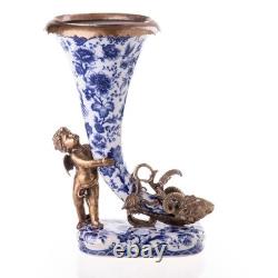 Vase en porcelaine et bronze orné d'un ange style Art déco