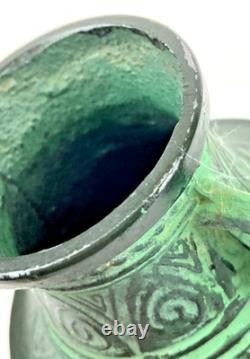 Vase japonais vintage en bronze style archaïque motif relief art déco ancien
