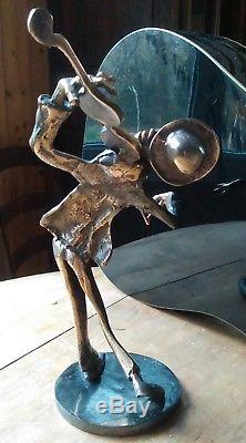 Violoniste sur socle, violon et archer, sculpture en bronze signée Yves LOHE